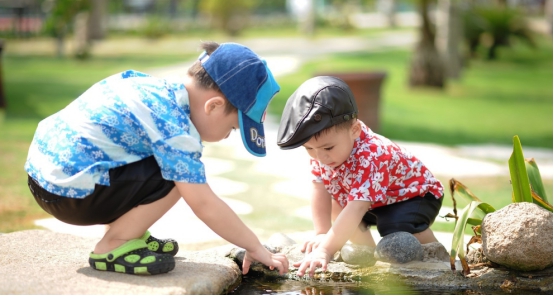 生活中有哪些“感覺(jué)統(tǒng)合訓(xùn)練設(shè)備”適合幼兒的觸覺(jué)感官游戲？